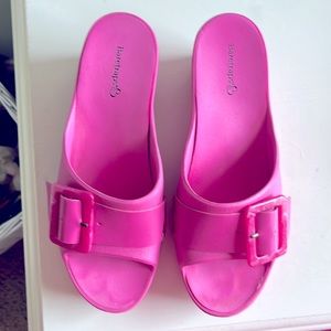 Bare traps pink slides